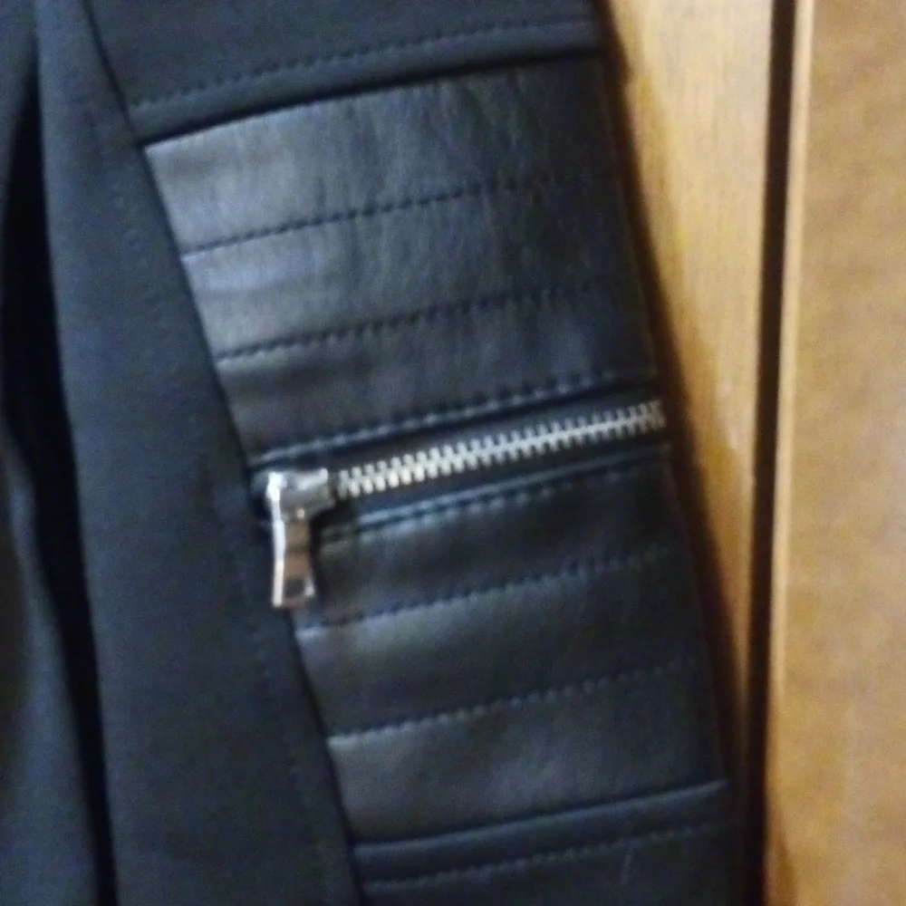 Women's Jacket - Picture 9 of 16